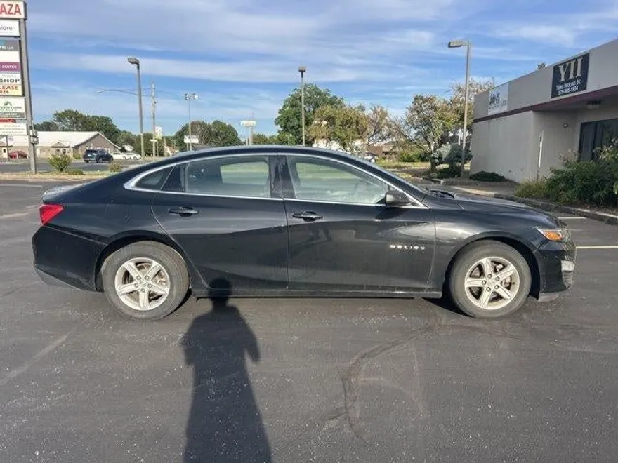 2020 Chevrolet Malibu LS photo 1