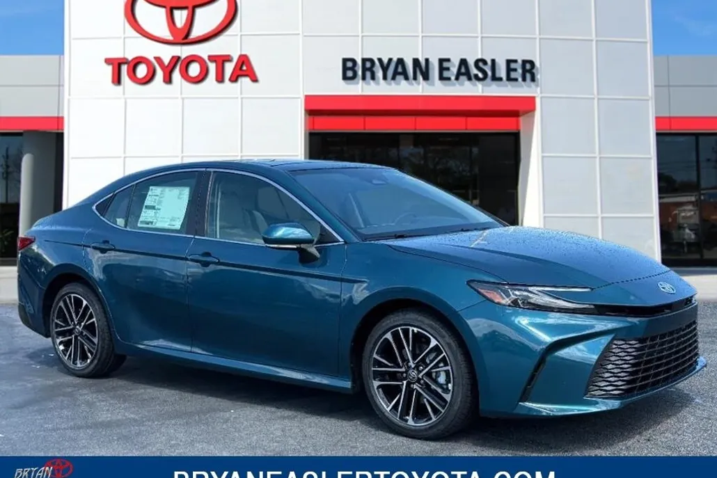 2025 Toyota Camry XLE photo 1