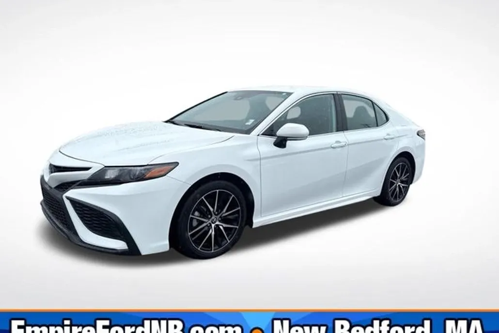 2024 Toyota Camry SE photo 1