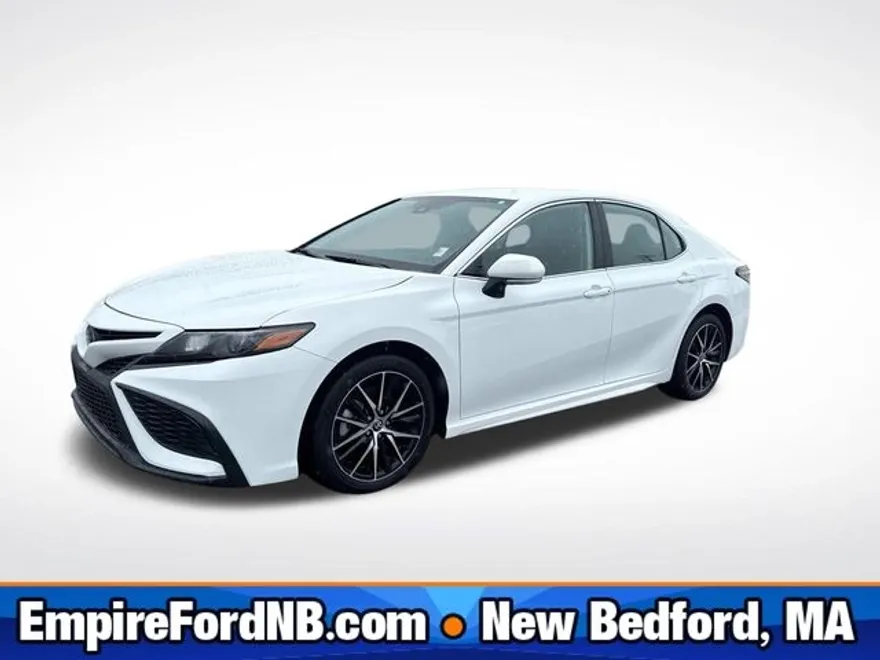 2024 Toyota Camry SE photo 1
