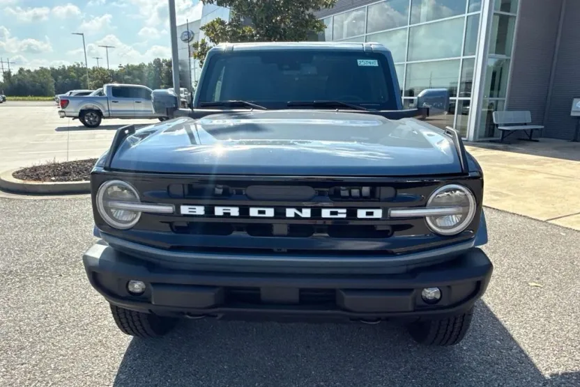 2025 Ford Bronco Outer Banks photo 1