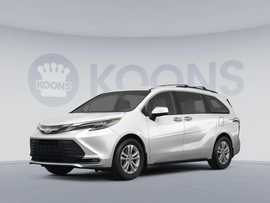 2023 Toyota Sienna XLE photo 1