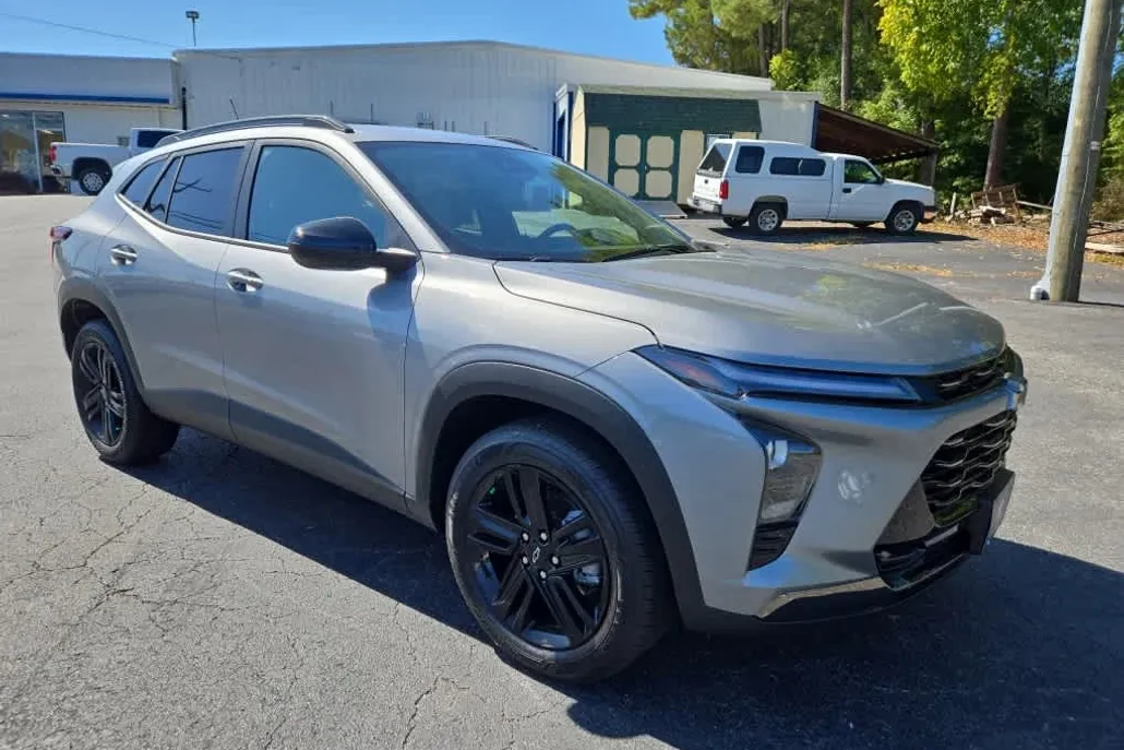 2025 Chevrolet Trax ACTIV photo 1