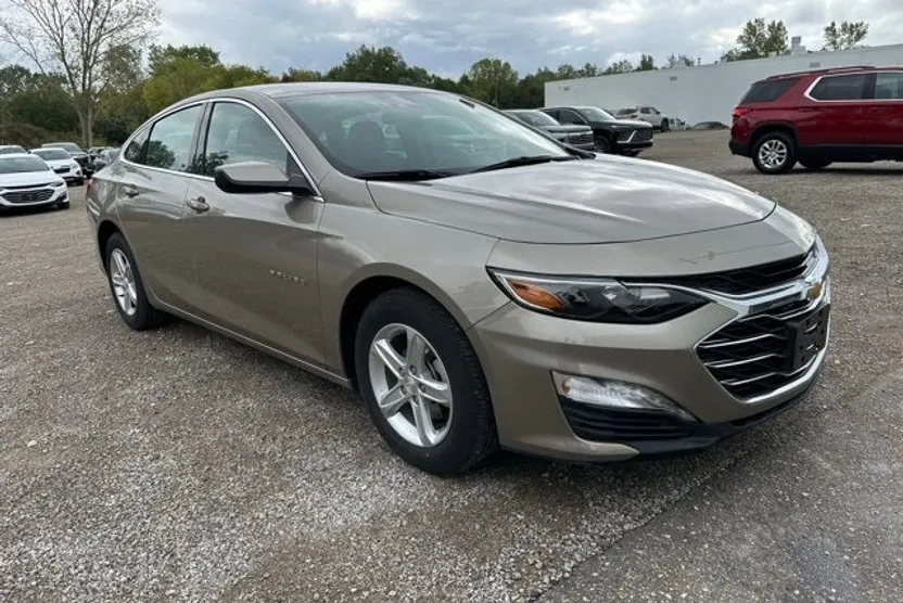 2024 Chevrolet Malibu 1LT photo 1