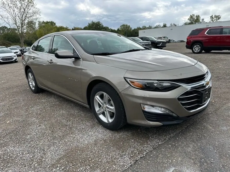 2024 Chevrolet Malibu 1LT photo 1