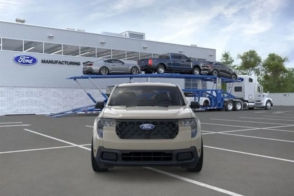 2025 Ford Maverick XLT photo 1