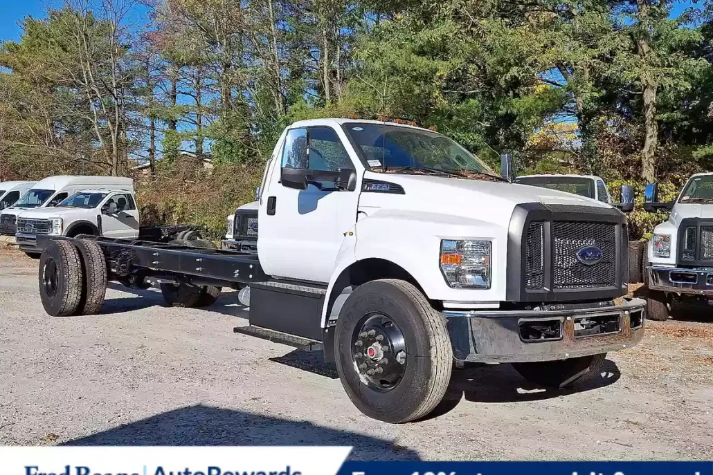 2025 Ford F-650 Base photo 1