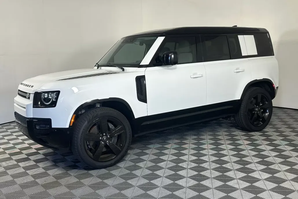 2025 Land Rover Defender 110 X-Dynamic SE photo 1
