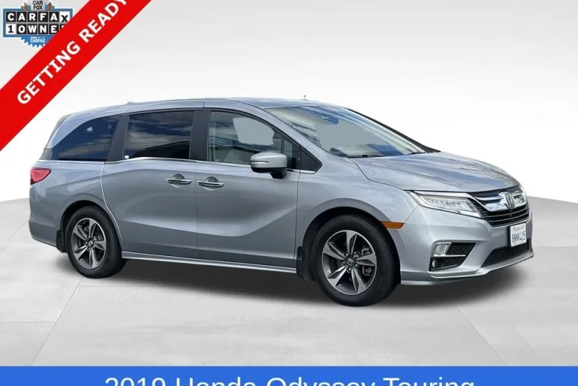 2019 Honda Odyssey Touring photo 1