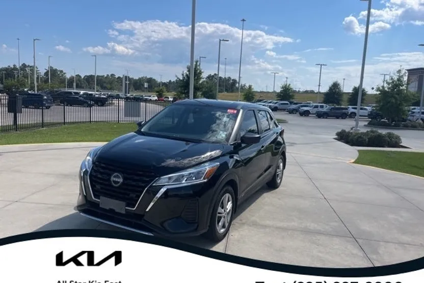 2022 Nissan Kicks S photo 1