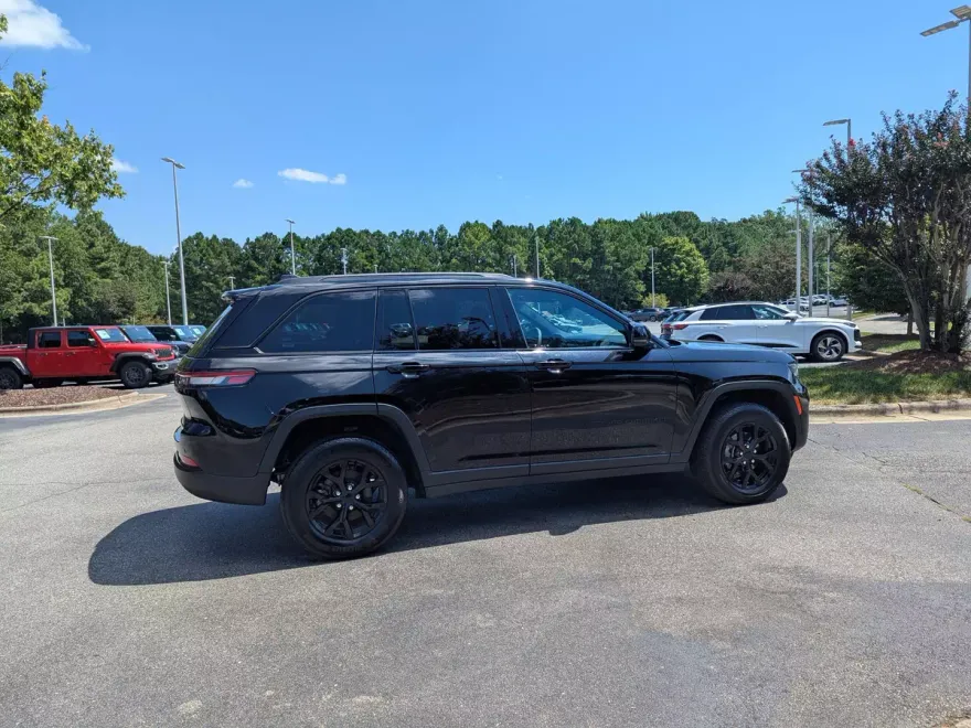 2024 Jeep Grand Cherokee Altitude photo 1