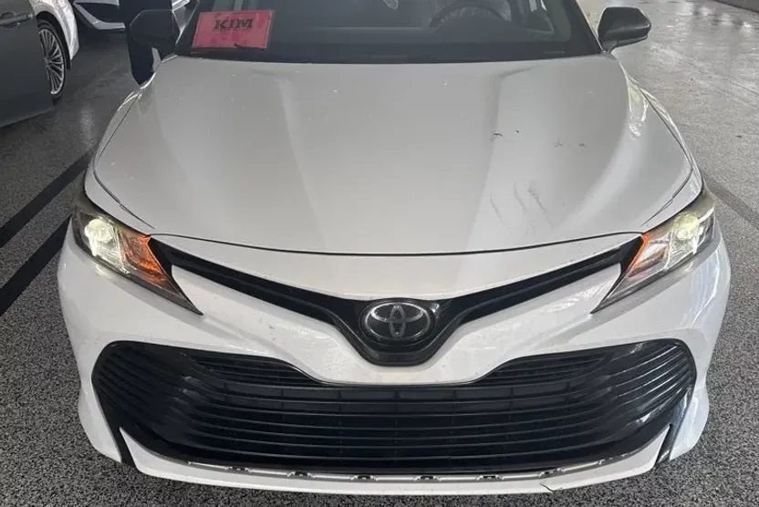 2020 Toyota Camry LE photo 1