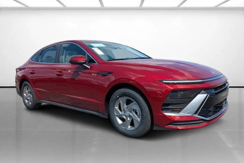2025 Hyundai Sonata SE photo 1