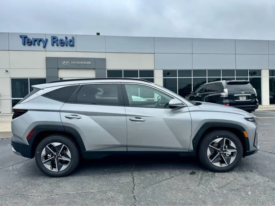 2025 Hyundai Tucson SEL Convenience photo 2