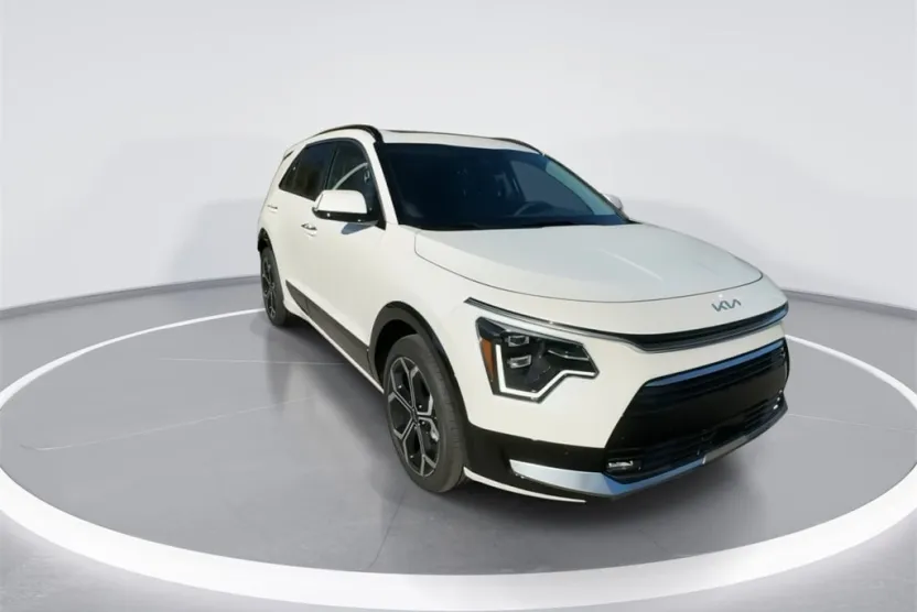 2025 Kia Niro SX Touring photo 1