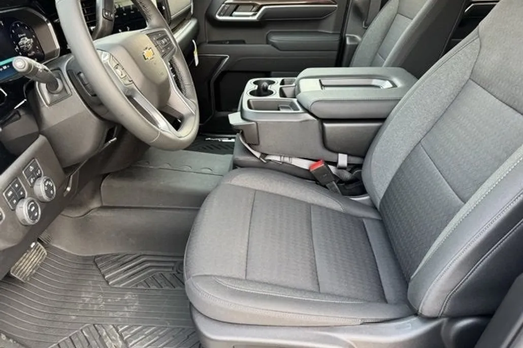 2026 Chevrolet Silverado 1500 LT photo 1