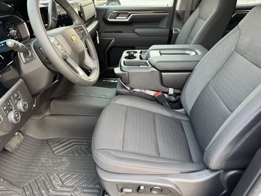 2026 Chevrolet Silverado 1500 LT photo 1