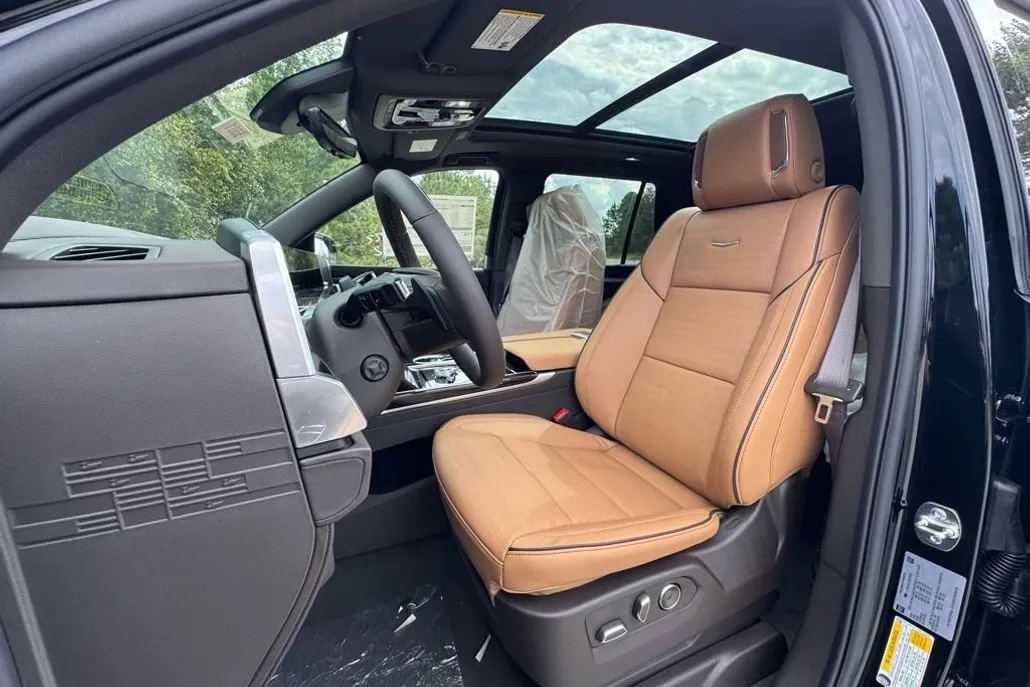 2026 Cadillac Escalade Luxury photo 1