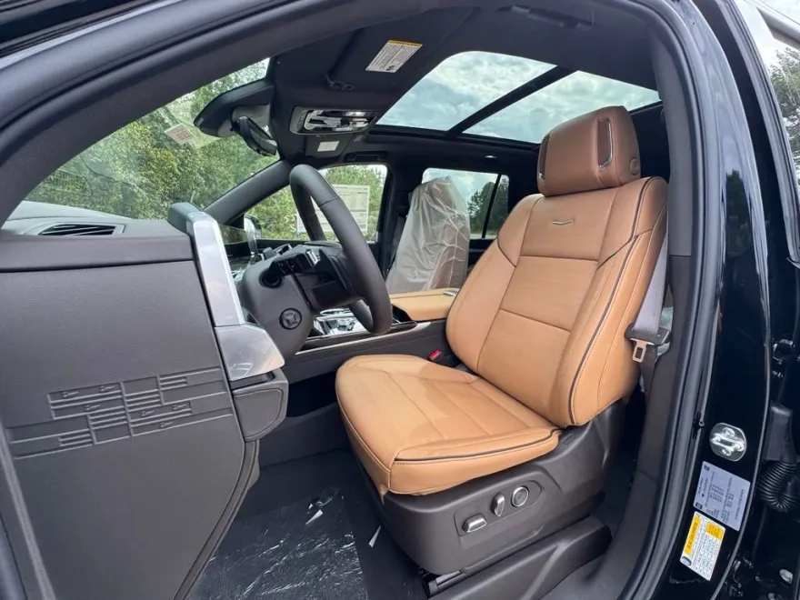 2026 Cadillac Escalade Luxury photo 1
