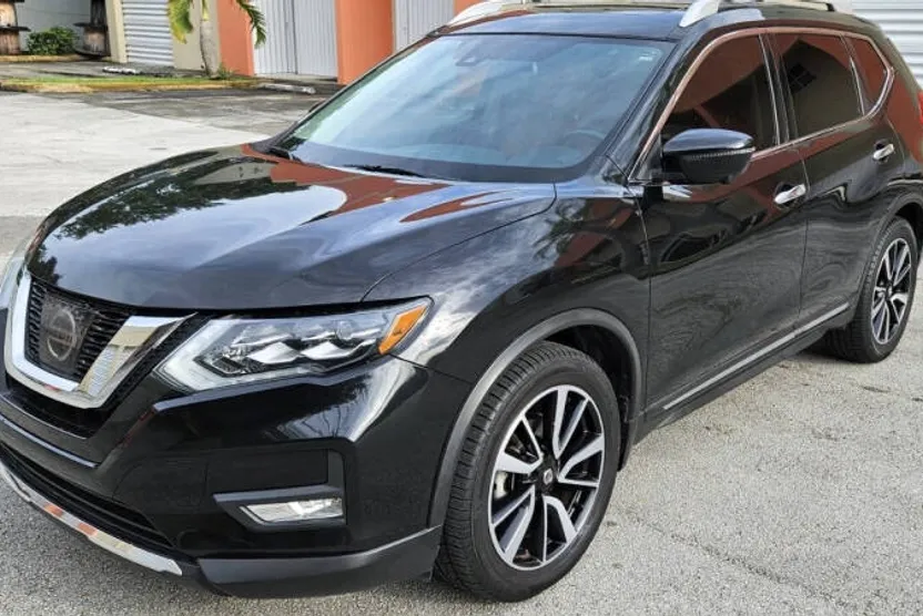 2017 Nissan Rogue SL photo 1