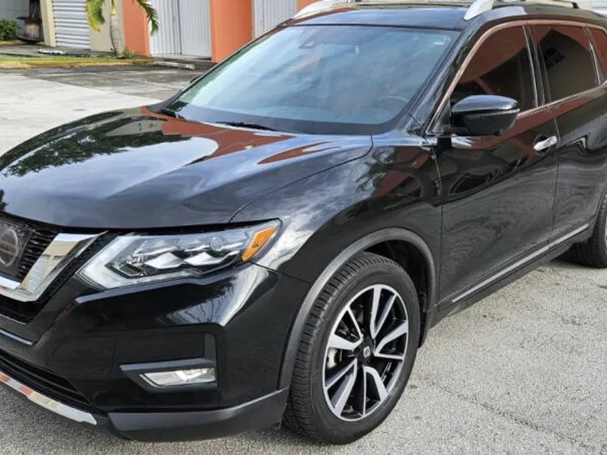 2017 Nissan Rogue SL photo 1