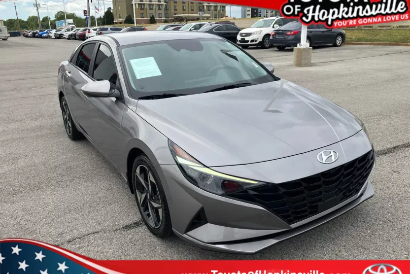 2023 Hyundai Elantra SEL photo 1