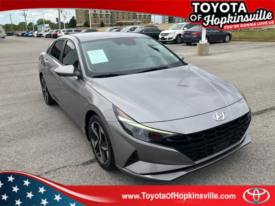 2023 Hyundai Elantra SEL photo 1