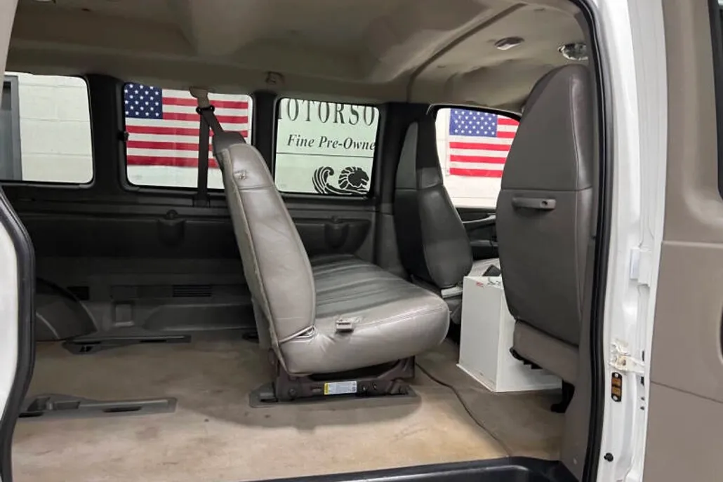 2007 Chevrolet Express LS 3500 photo 1