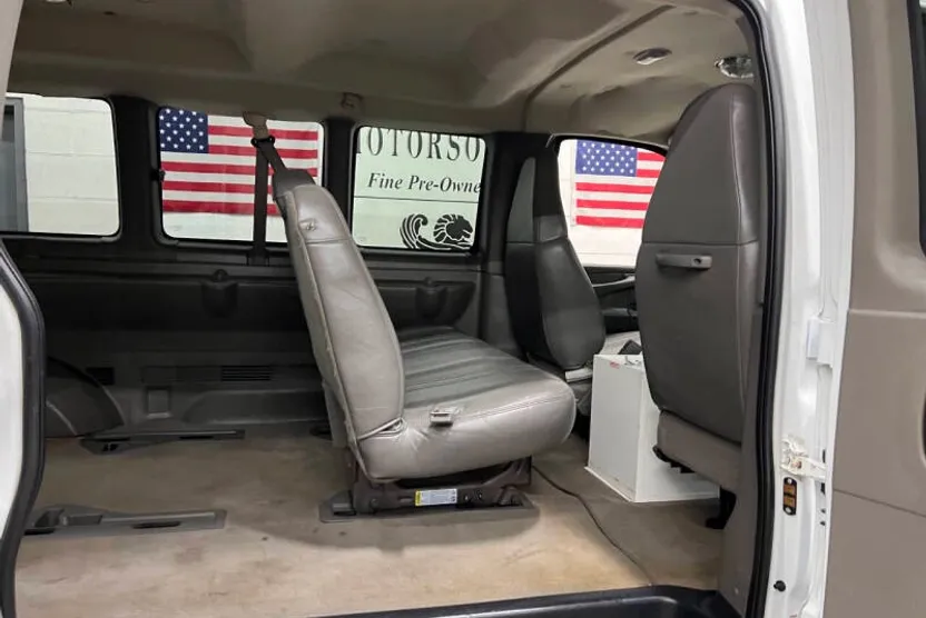 2007 Chevrolet Express LS 3500 photo 1