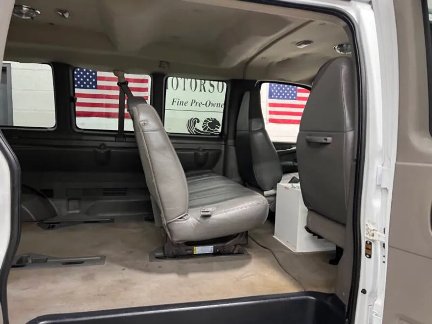 2007 Chevrolet Express LS 3500 photo 1