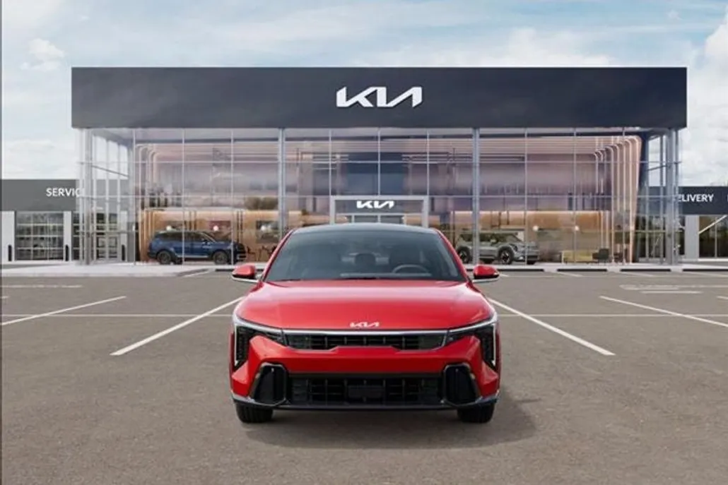 2025 Kia K4 GT-Line Turbo photo 1