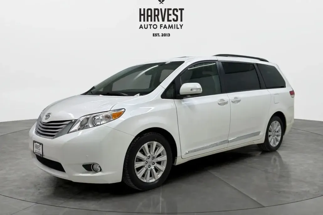 2013 Toyota Sienna Limited photo 1