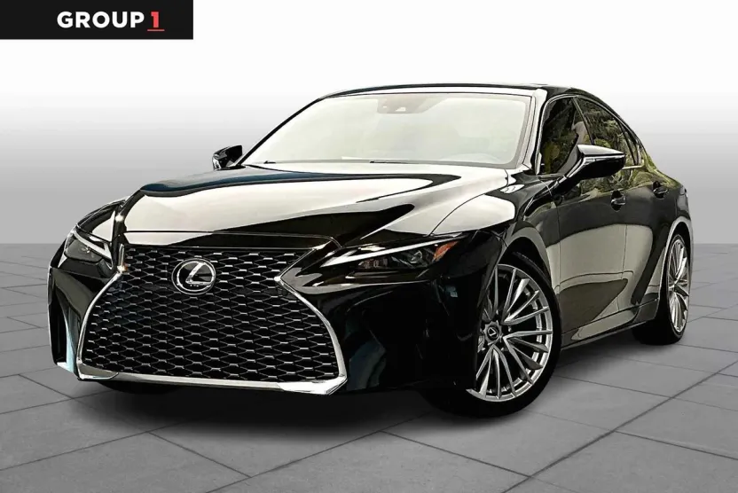 2022 Lexus IS photo 1