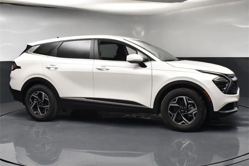 2025 Kia Sportage LX photo 1
