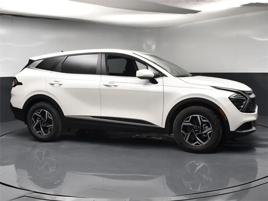 2025 Kia Sportage LX photo 1