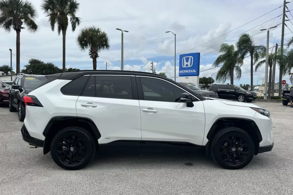 2023 Toyota RAV4 Hybrid XSE photo 1