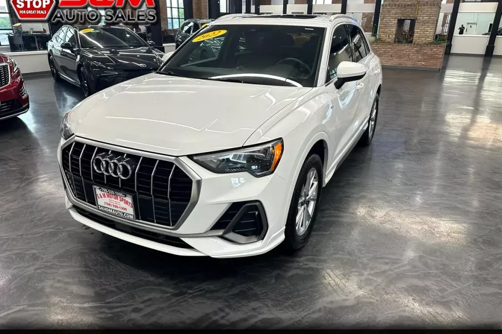 2022 Audi Q3 S line Premium 45 TFSI photo 1