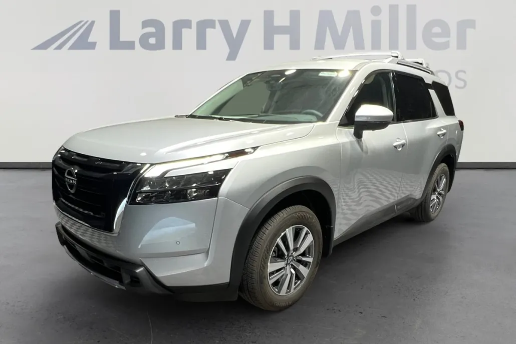 2025 Nissan Pathfinder SL photo 1