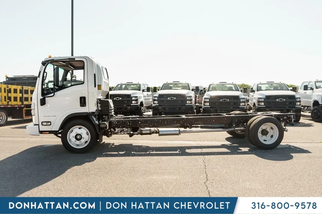 2025 Chevrolet Silverado 4500HD photo 1
