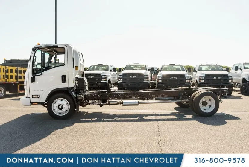 2025 Chevrolet Silverado 4500HD photo 1
