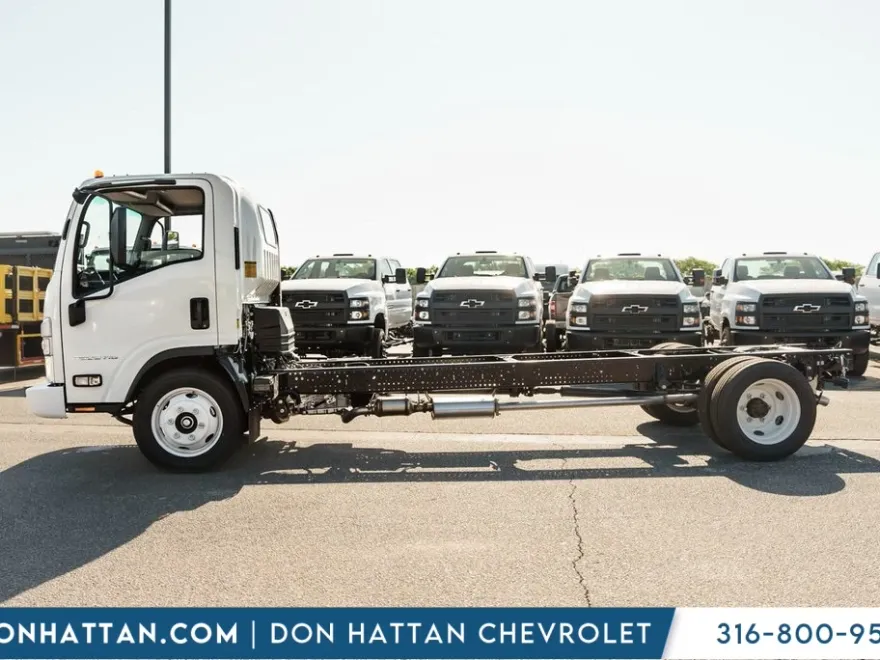2025 Chevrolet Silverado 4500HD photo 1