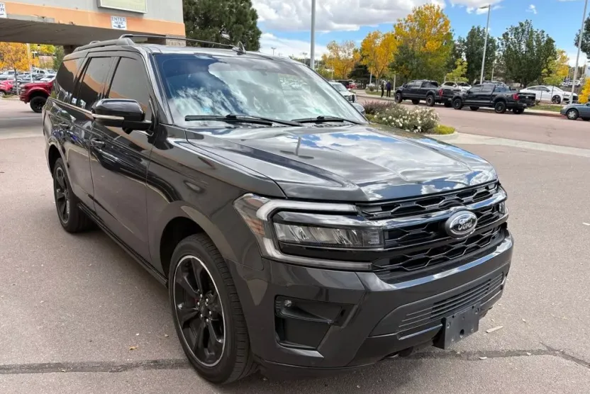 2022 Ford Expedition Limited photo 1