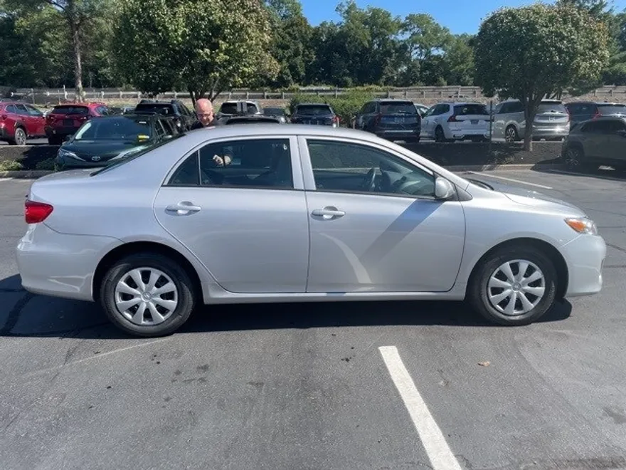 2012 Toyota Corolla L photo 1