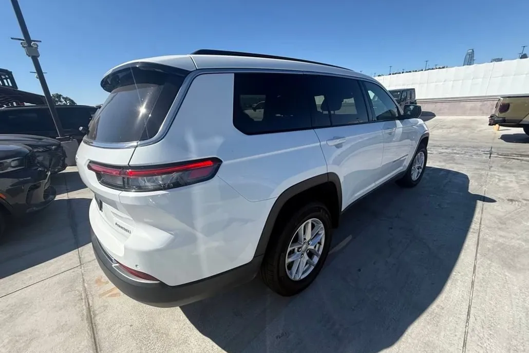 2025 Jeep Grand Cherokee Laredo X photo 1
