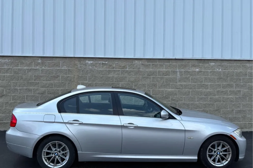 2010 Bmw 328i 3-series photo 1