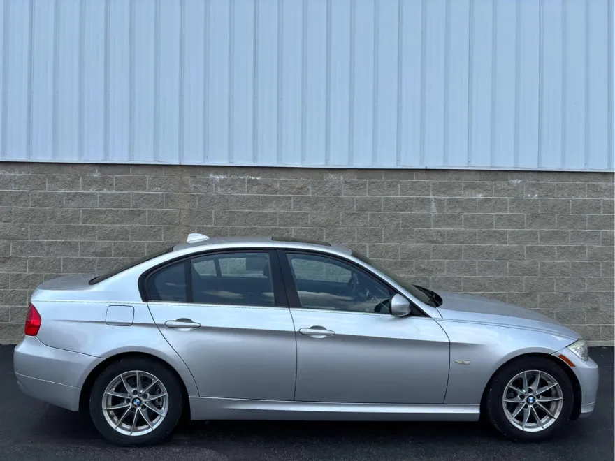 2010 Bmw 328i 3-series photo 1