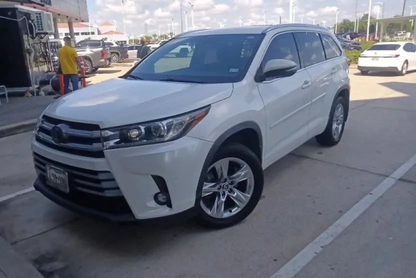 2019 Toyota Highlander Limited photo 1