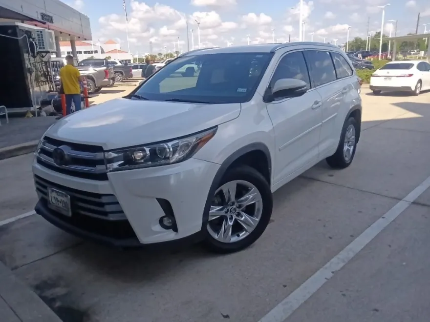 2019 Toyota Highlander Limited photo 1