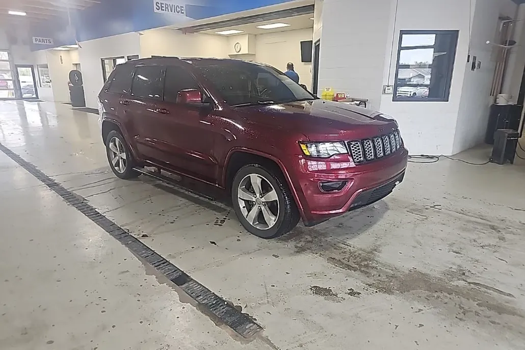 2019 Jeep Grand Cherokee Altitude photo 1