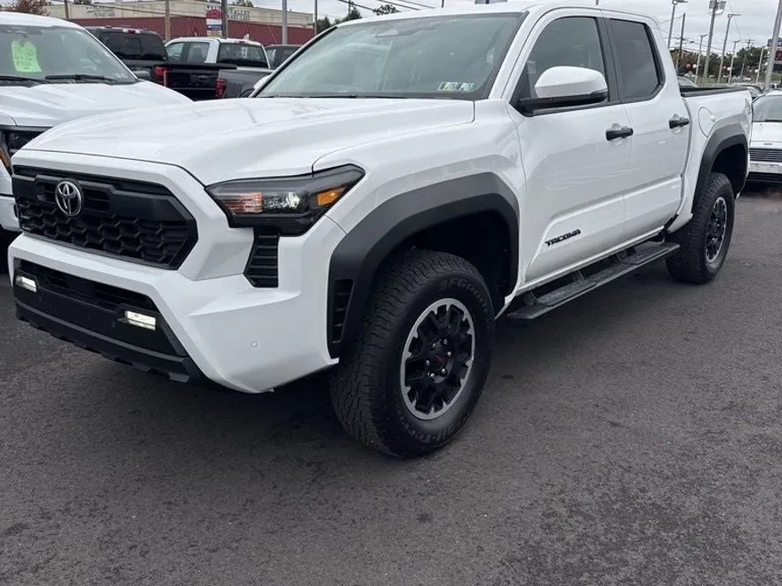 2024 Toyota Tacoma TRD Off-Road photo 1